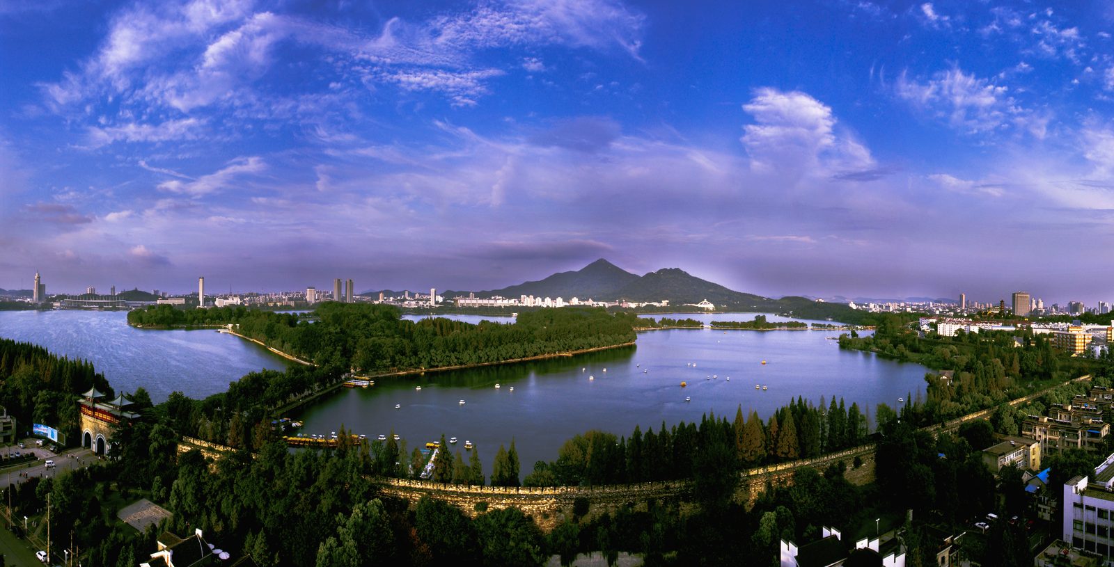 Xuanwu Lake